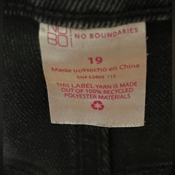 No Boundaries High Rise Destructed Girlfriend Jeans - Picture 7 of 7